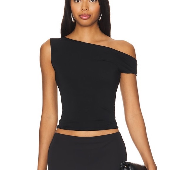 VICI BOUTIQUE MARLENE VERSATILE BLOUSE IN BLACK! - Picture 6 of 12